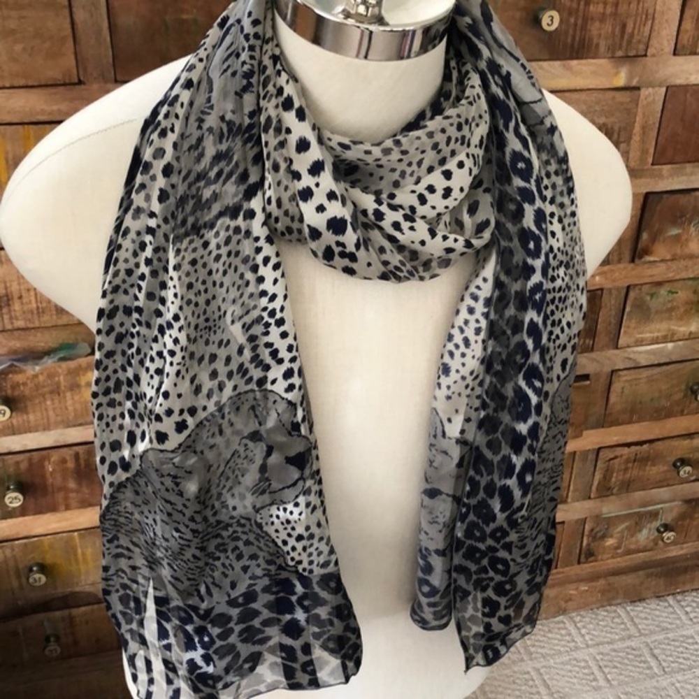 Chic blue/grey/ivory animal faces/print silk scarf